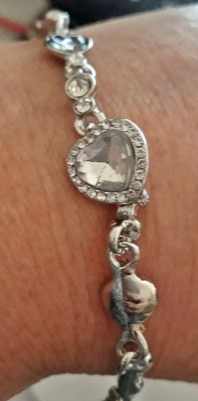Bracelet with clear heart detail