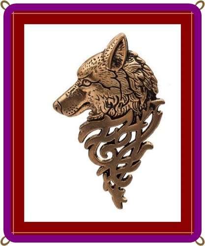 Vintage bronze wolf badge / brooch