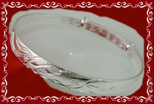 Amazing patterned silver bangle