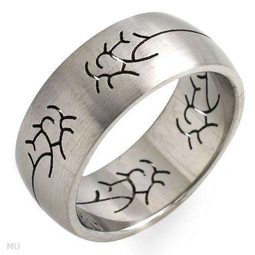 Stunning Titanium Ring with interesting design (Size 6)