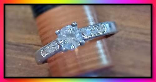 Sterling silver ring with CZ stone Size: 7