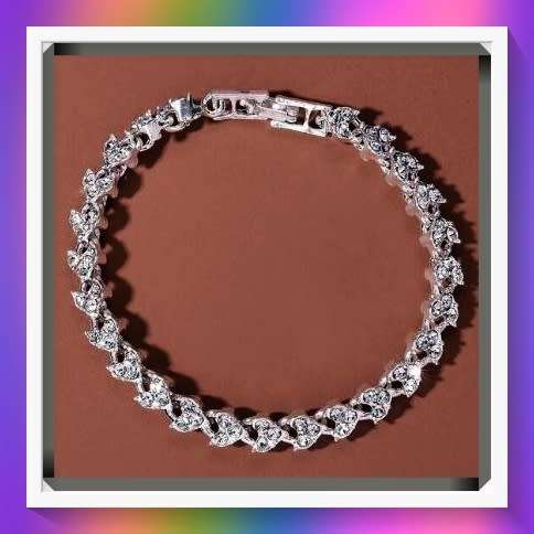 Luxurious bracelet with inlaid rhinestones