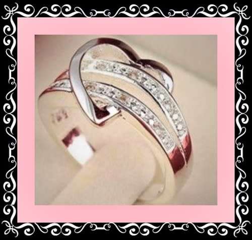 Beautifull silver rhinestone heart ring