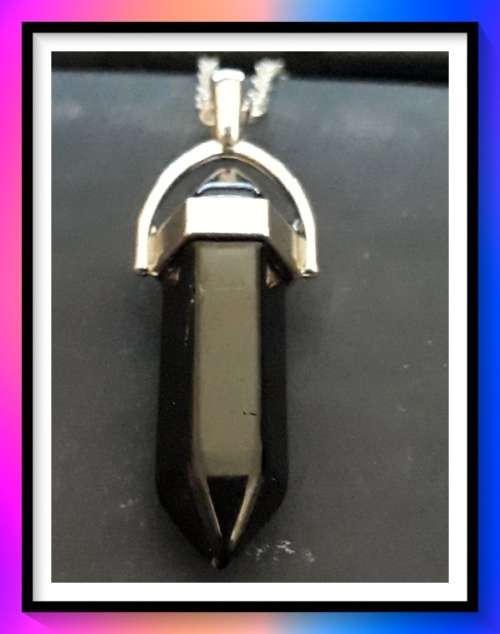 Amazing stone pendant to attract healing energy