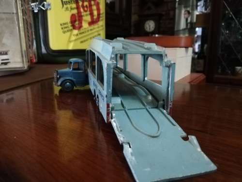 Dinky Toys Bedford car transporter plus 2 cars