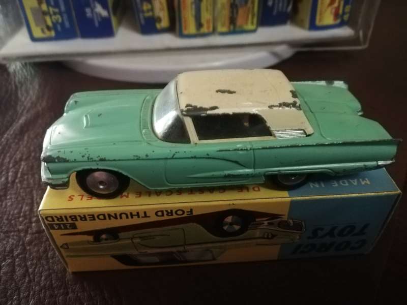 Corgi Toys Ford THUNDERBIRD BOXED