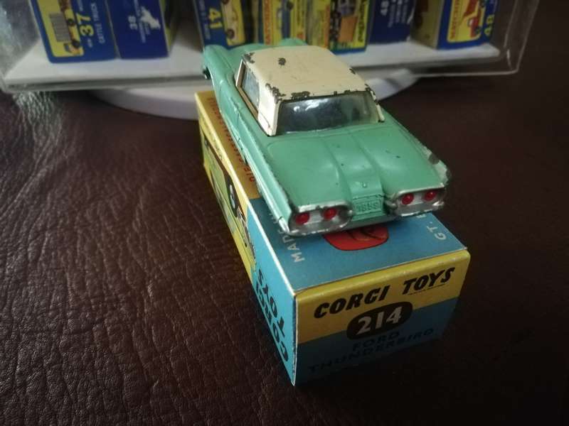 Corgi Toys Ford THUNDERBIRD BOXED