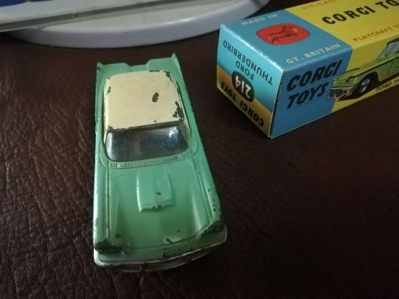 Corgi Toys Ford THUNDERBIRD BOXED