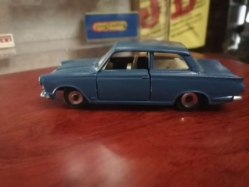 Dinky Toys Ford Cortina Mk1
