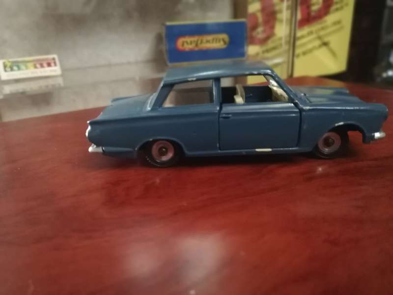 Dinky Toys Ford Cortina Mk1