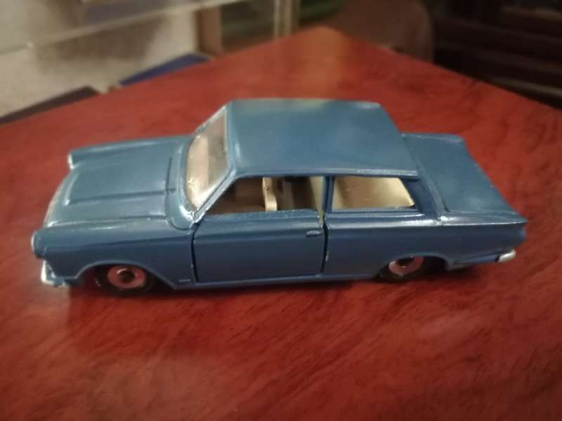 Dinky Toys Ford Cortina Mk1