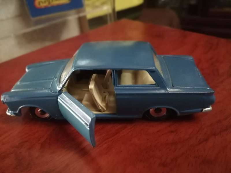 Dinky Toys Ford Cortina Mk1