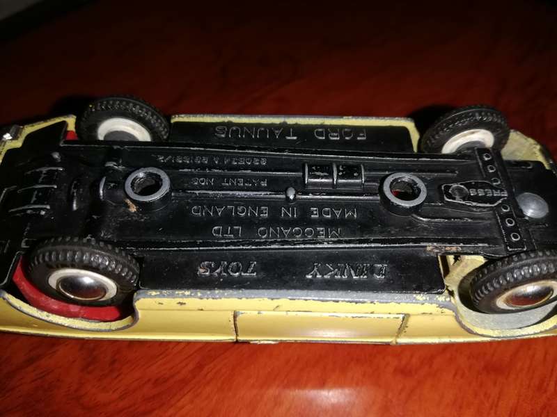 Dinky Toys Ford Taunus