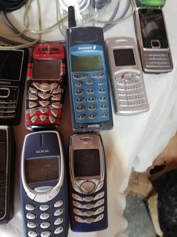 Vintage Cellphone Joblot