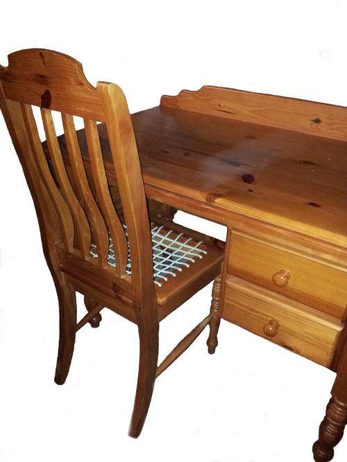 Oregon Pine Desk & Chair