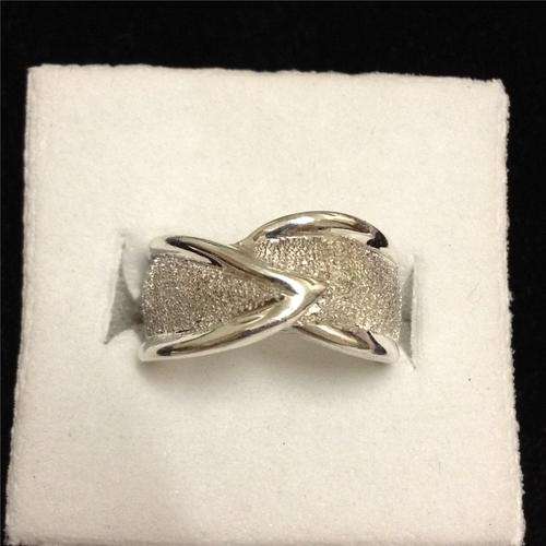 Sunning Sterling Silver Ladies Ring With Frosted Detail