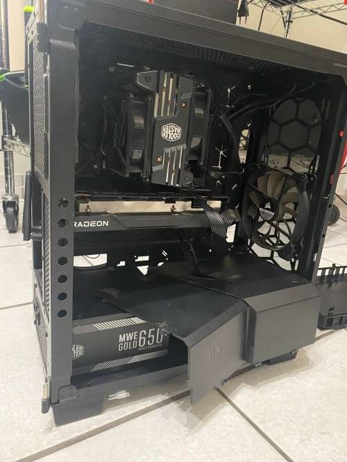 Corsair Carbide Clear 400C Gaming PC : i5 Core & Radeon RX 6600 Hellhound, 32GB RAM with a 512GB SSD