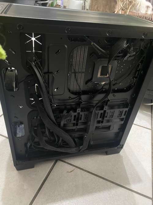 Corsair Carbide Clear 400C Gaming PC : i5 Core & Radeon RX 6600 Hellhound, 32GB RAM with a 512GB SSD