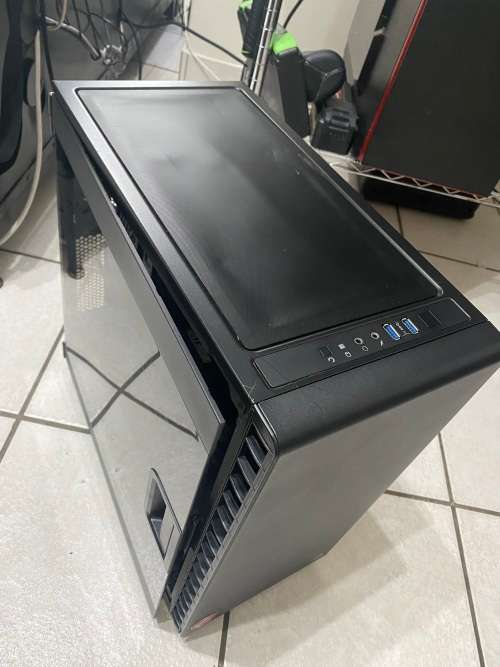 Corsair Carbide Clear 400C Gaming PC : i5 Core & Radeon RX 6600 Hellhound, 32GB RAM with a 512GB SSD