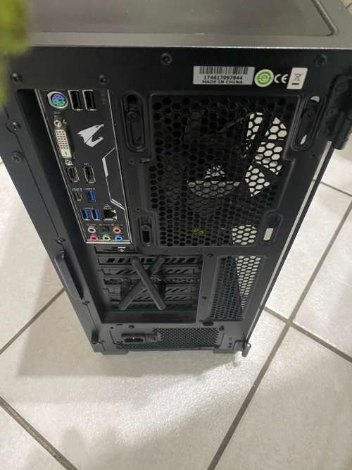 Corsair Carbide Clear 400C Gaming PC : i5 Core & Radeon RX 6600 Hellhound, 32GB RAM with a 512GB SSD