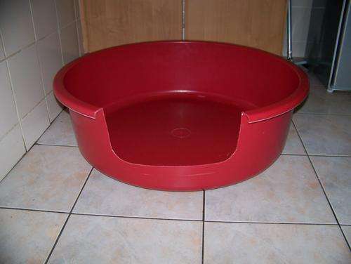 PLASTIC DOG BASKET