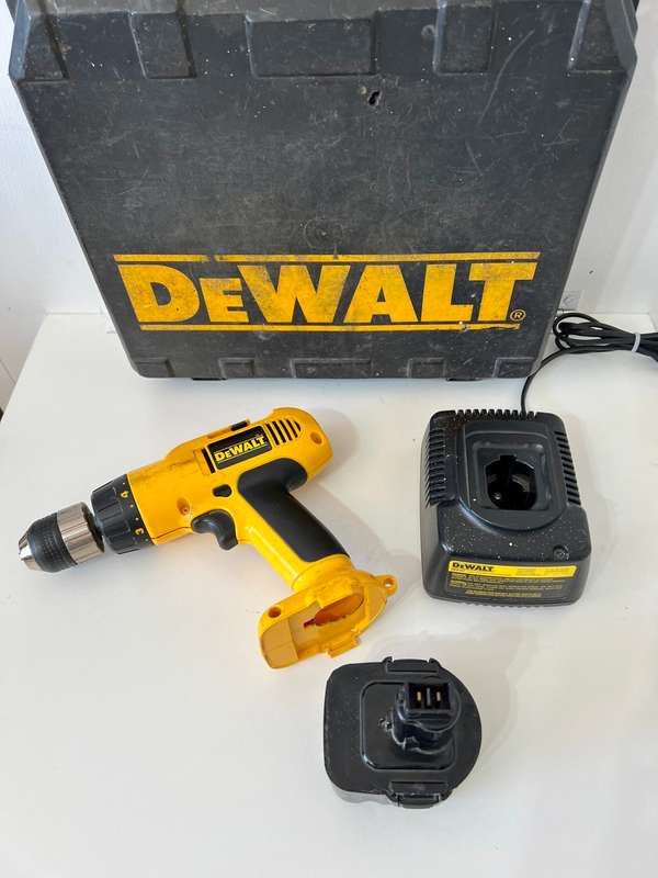 Dewalt DW972 12v cordless adjustable clutch drill / driver