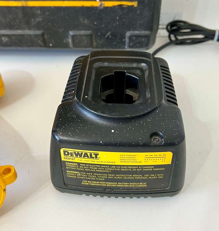 Dewalt DW972 12v cordless adjustable clutch drill / driver