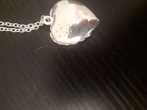 Glow in the dark necklaces ( PLEASE READ DESCRIPTION)