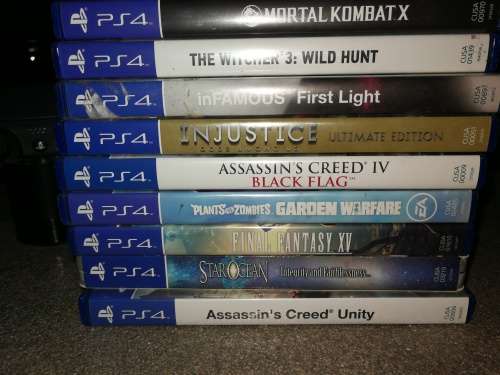 MASSIVE PS4 BUNDLE 2 REMOTES 10 Games + Charging Dock