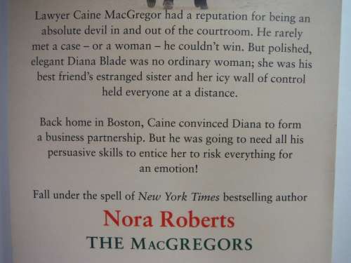 Tempting Fate - Paperback - Nora Roberts