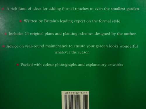 Creating Small Formal Gardens - Roy Strong
