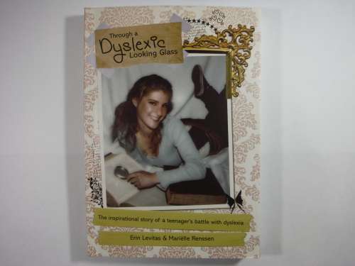 Through a Dyslexic Looking Glass - Paperback - Erin Levitas