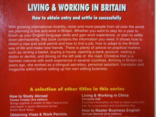 Living and Working in Britain - Paperback - Christine Hall