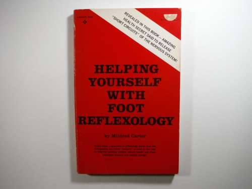 Helping Yourself with Foot Reflexology - Paperback - Mildred Carter - 1977