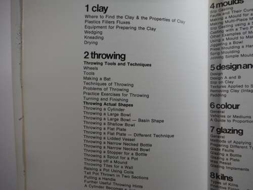The Australian Pottery Book : The Way of Clay - Harry Memmott - 2nd Edition - 1980