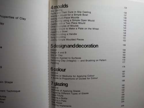 The Australian Pottery Book : The Way of Clay - Harry Memmott - 2nd Edition - 1980