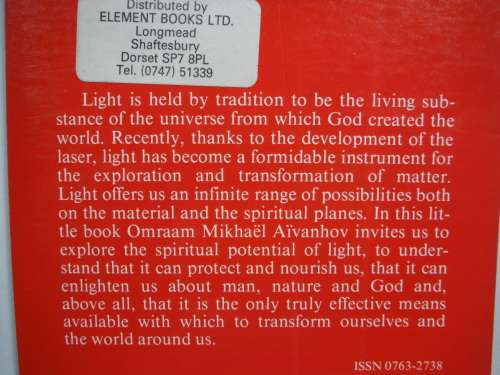 Light is a Living Spirit - Paperback - Omraam Mikhael Aivanhov