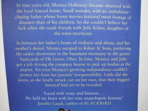 Driving with Dead People - Paperback - Monica Holloway