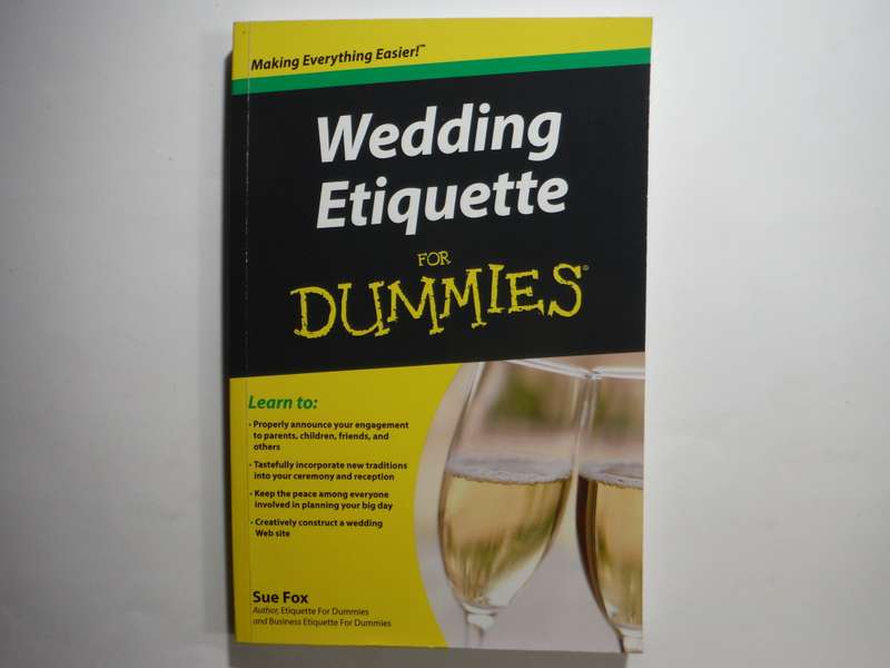 Wedding Etiquette for Dummies - Softcover - Sue Fox