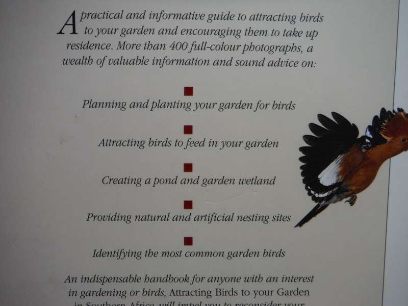 Attracting Birds to Your Garden in Southern Africa - Hardcover - Roy Trendler