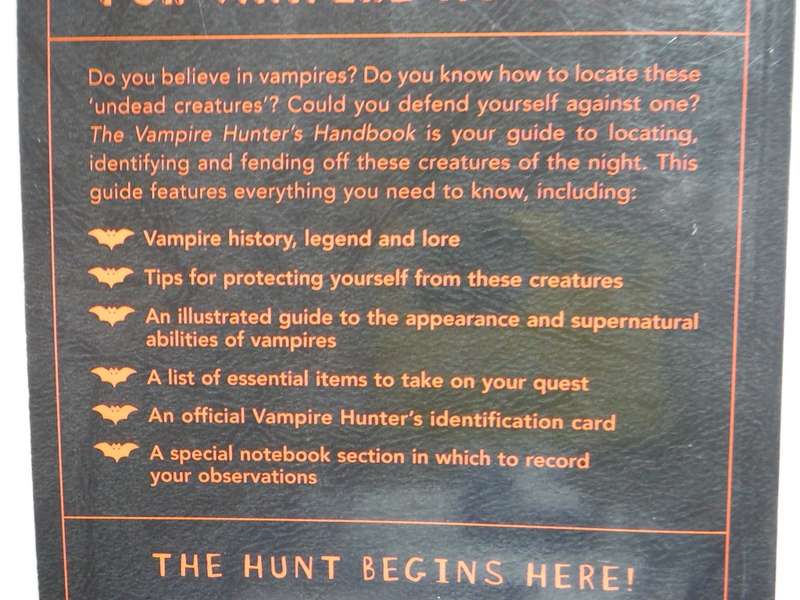The Vampire Hunter`s Handbook - Paperback - Erin Slonaker