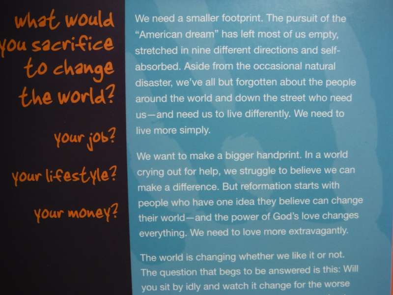Small Footprint, Big Handprint : How to Live Simply and Love Extravagantly - Tri Robinson