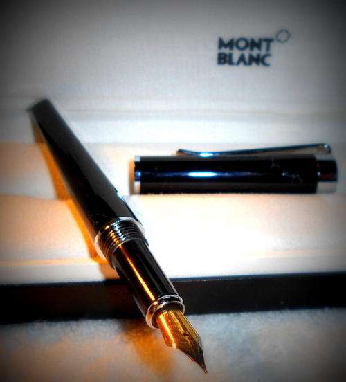 Pre-Owned Mont Blanc Fountain Pen-Complete with Documentation