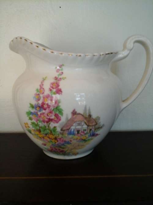 CREAMER  OLD ENGLISH  JOHNSON BROS