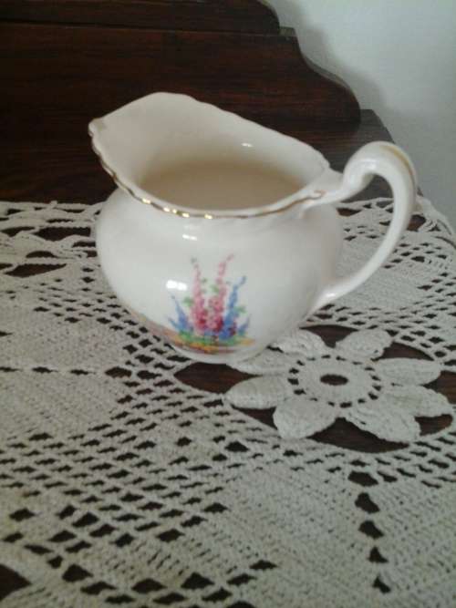 CREAMER   OLD ENGLISH  JOHNSON BROS  MADE IN ENGLAND