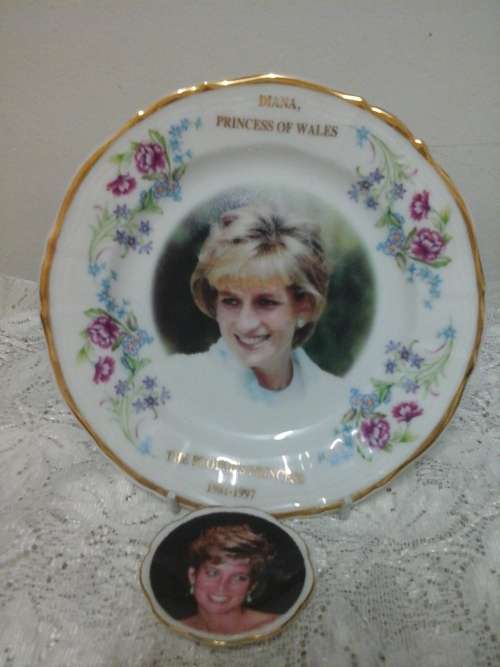 ROYAL DOULTON DIANA DISPLAY PLATE