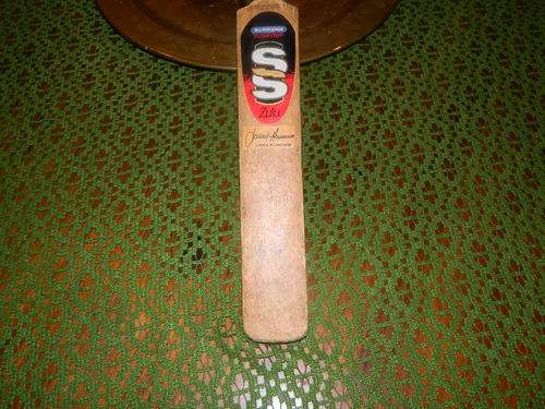COLLECTABLE CRICKET BAT  LANCE KLUSNER