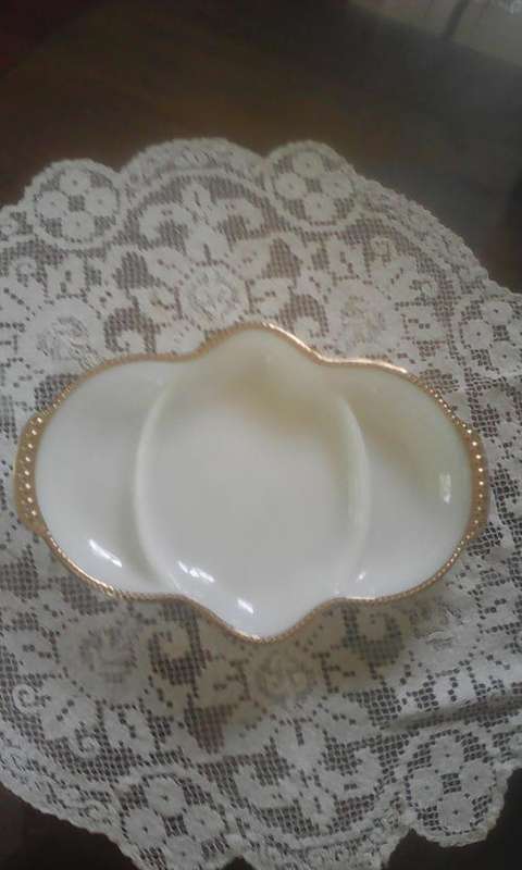 VINTAGE ANCHOR HOCKING GOLD RIMMED RELISH DISH