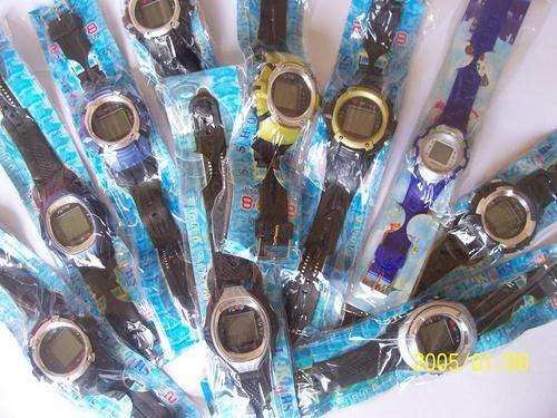 R1 SPORTY BOY'S DIGITAL WATCHES @ kKkkRRaAzZZzyY R1 !!! R100 FOR 100 pcs