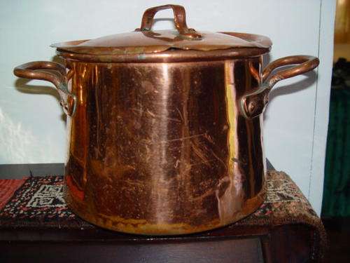 Cape copper pot with lid